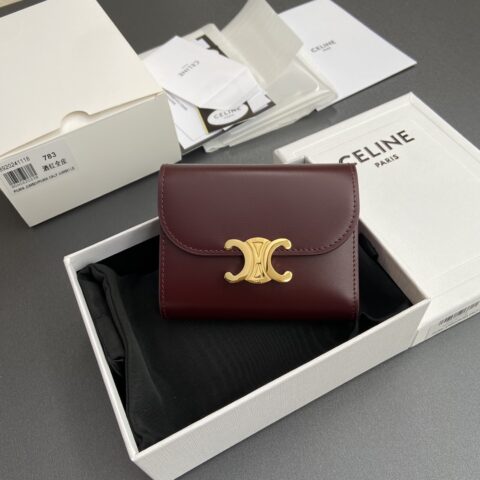 CELINE TRIOMPHE亮泽牛皮革钱包 编号:10D782CQH.04LU783 783 酒紅全皮