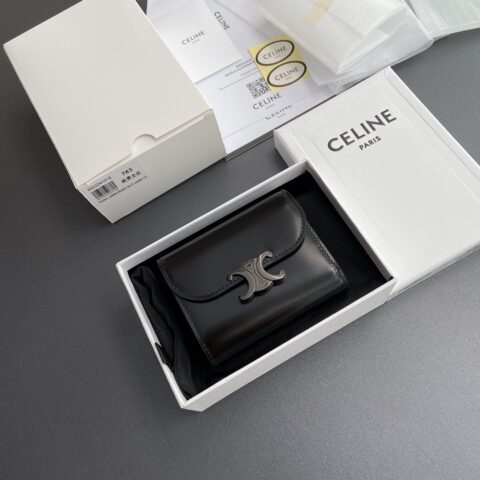 CELINE TRIOMPHE亮泽牛皮革钱包 编号:10D782CQH.04LU783 783黑槍全皮