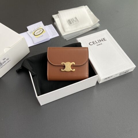CELINE TRIOMPHE亮泽羊皮革钱包 编号:10D782CQH.04LU783 783棕色全皮(羊皮)