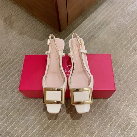 Roger Vivier 金属方扣4.5cm凉鞋