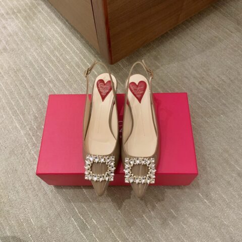 Roger Vivier Virgule 漆皮后袢带高跟鞋