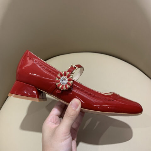 Roger Vivier RV新款玛丽珍 精致复古小雏菊