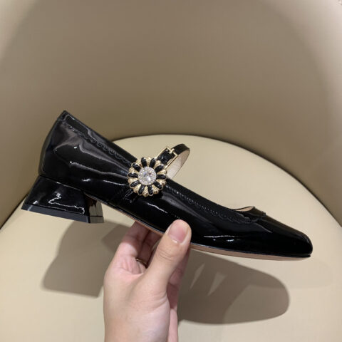 Roger Vivier RV新款玛丽珍 精致复古小雏菊