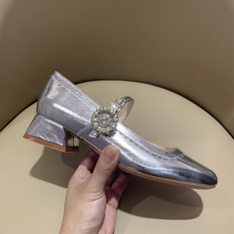 Roger Vivier RV新款玛丽珍 精致复古小雏菊