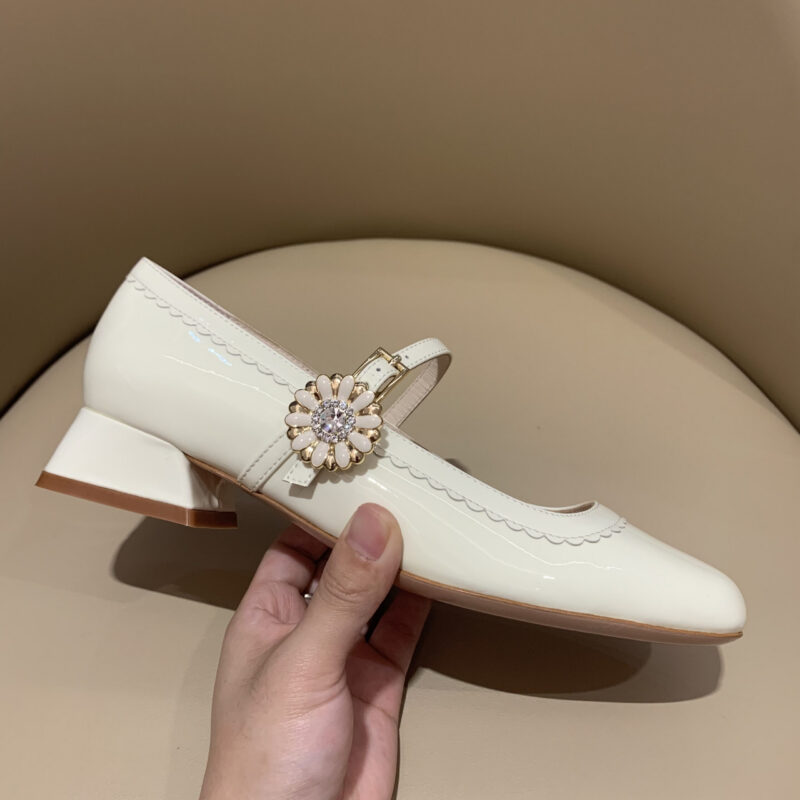 Roger Vivier RV新款玛丽珍 精致复古小雏菊