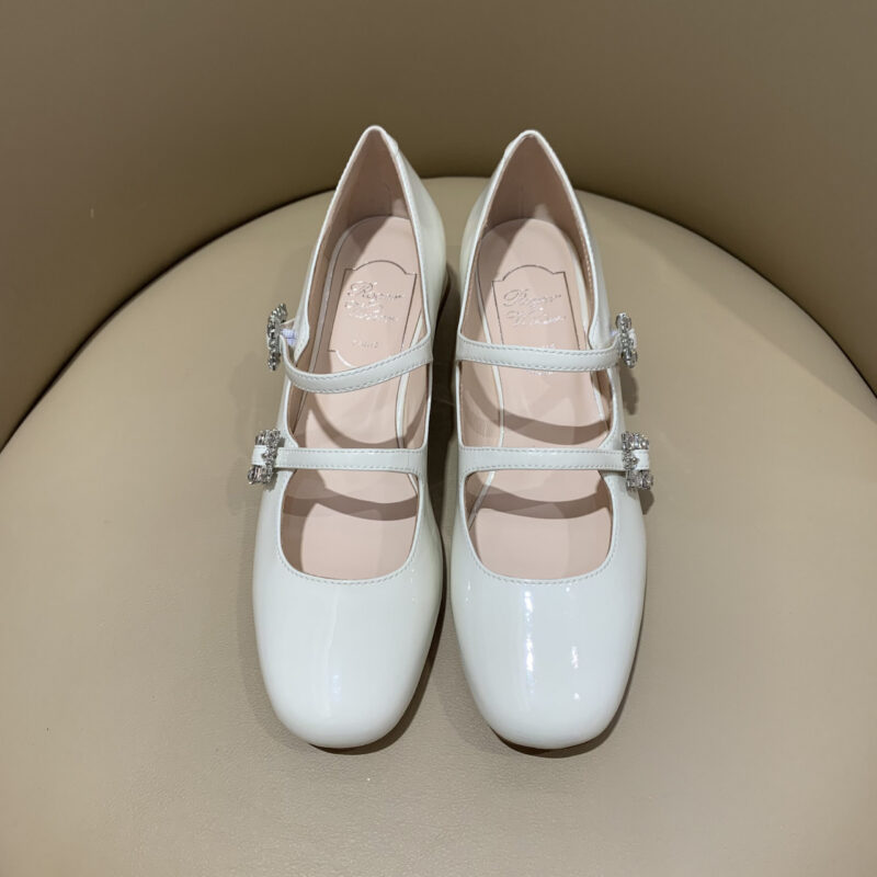 Roger vivier 新款双钻扣玛丽珍 米白漆皮