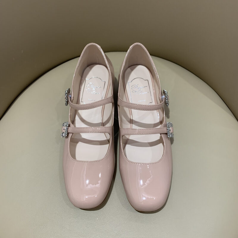 Roger Vivier 新款双钻扣玛丽珍 裸粉漆皮