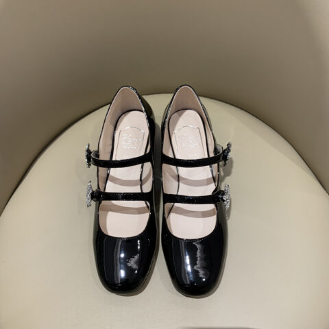 Roger Vivier 新款 梅花钻扣玛丽珍 黑色漆皮