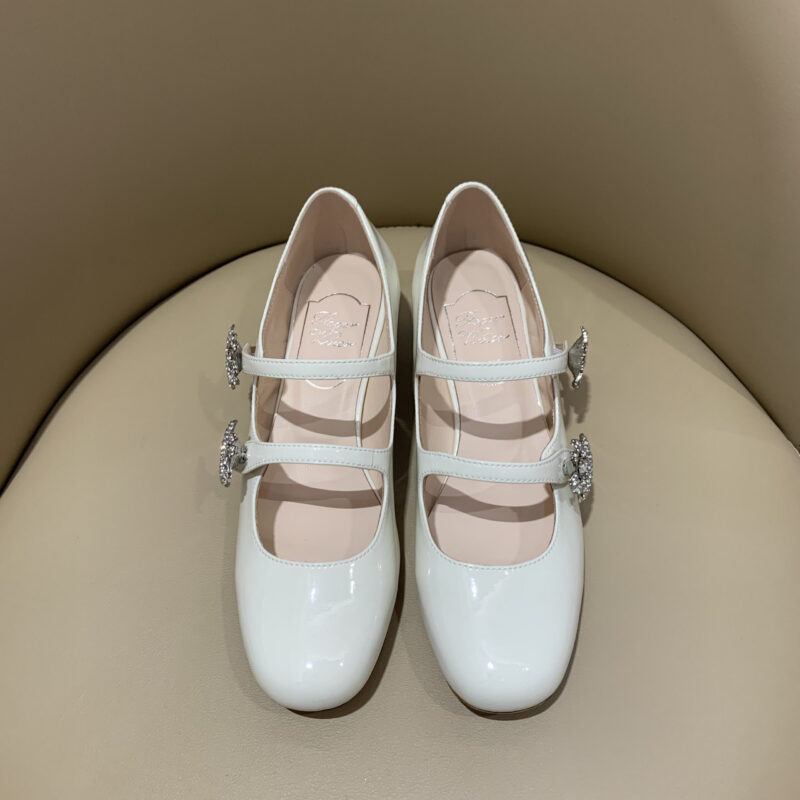 Roger Vivier 新款 梅花钻扣玛丽珍 米白漆皮
