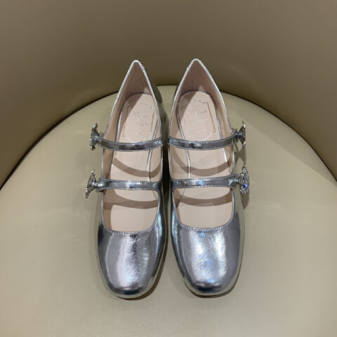 Roger vivier 新款 梅花钻扣玛丽珍 银色爆裂纹