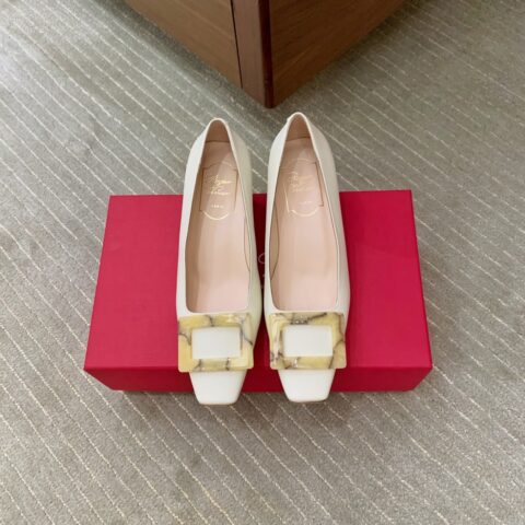 Roger vivier 贝母扣胎牛单鞋