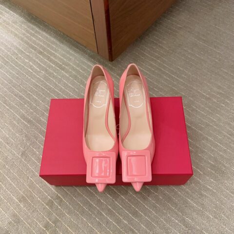 Roger vivier in the Gitr裹皮饰扣漆皮高跟鞋 粉色