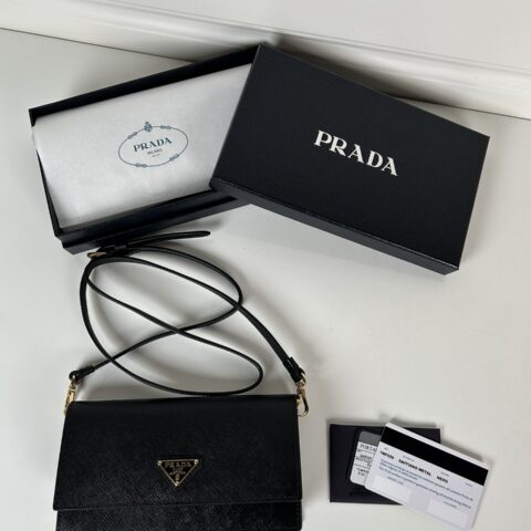 PRADA P家➡️女士多功能迷你小背包,型号1MF059