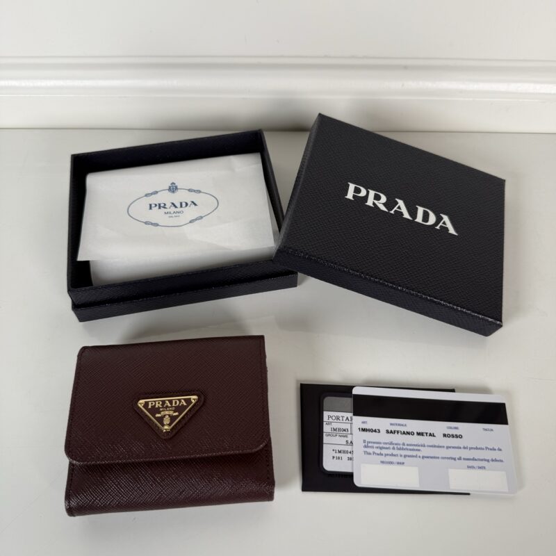 PRADA P家➡️女士十字纹短夹，原单品质，型号1MH043