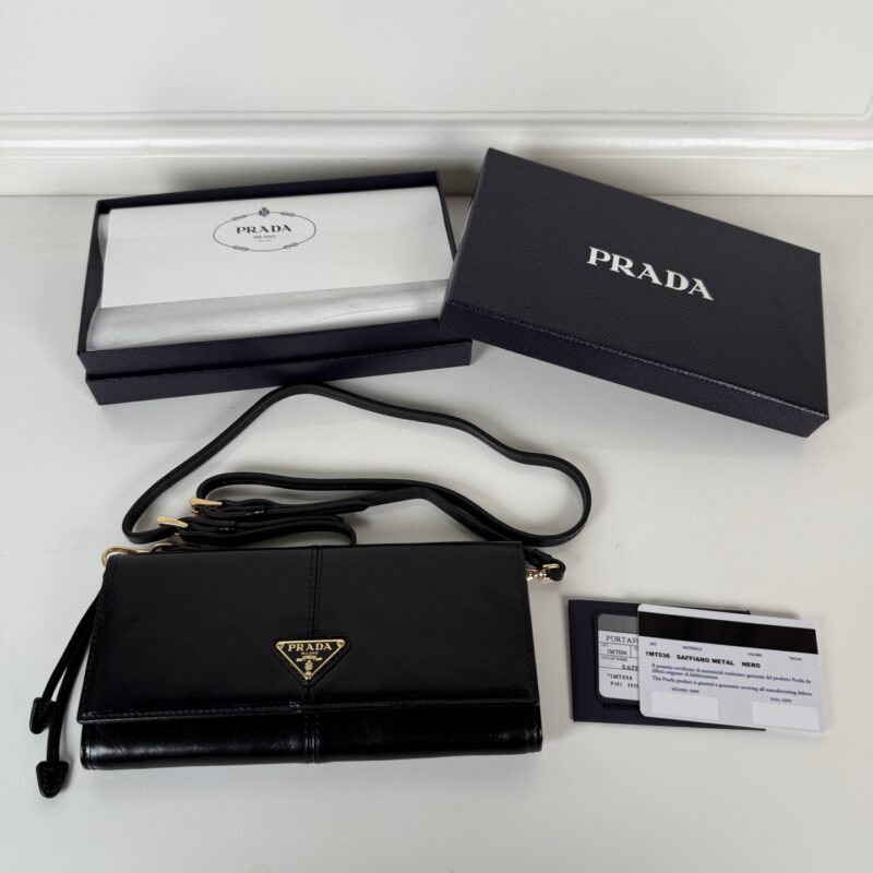PRADA 这款钱包设计精致实用 1MT036_2CYR_F0003