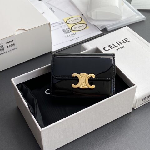 CELINE TRIOMPHE亮泽皮皮革短款钱包 编号:10l653DS3.04LU652 65301 黑色漆皮全皮