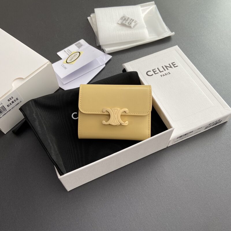 CELINE TRIOMPHE亮泽皮皮革短款钱包 编号:10l652DS3.04LU653 653阳光黄全皮