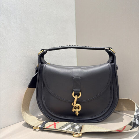 Burberry B字型卡扣信使包 型号1201