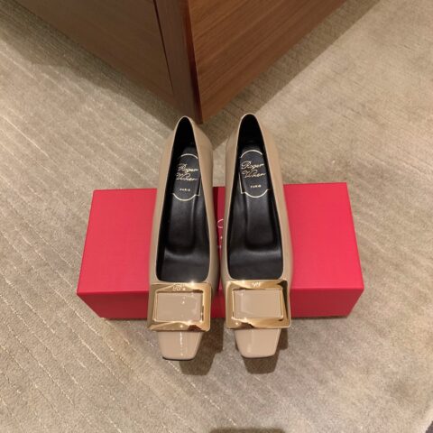 Roger Vivieri 方扣4.5漆皮单鞋