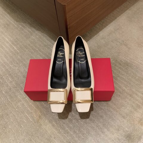 Roger Vivieri 方扣4.5漆皮单鞋
