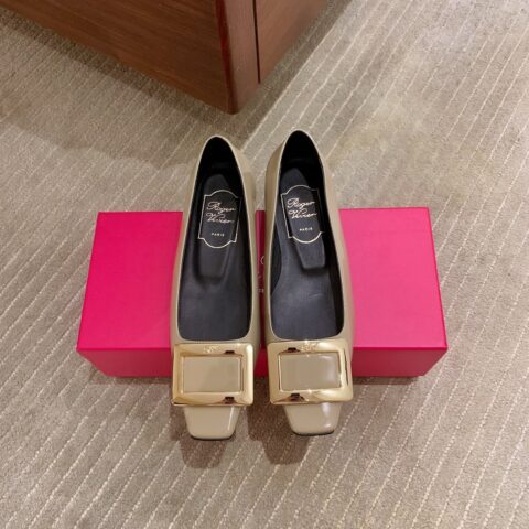Roger Vivieri 2.5cm方扣漆皮 象牙灰