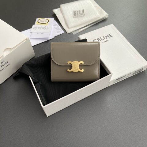 CELINE TRIOMPHE亮泽牛皮革钱包 编号:10D782CQH.04LU783 783卵石全皮