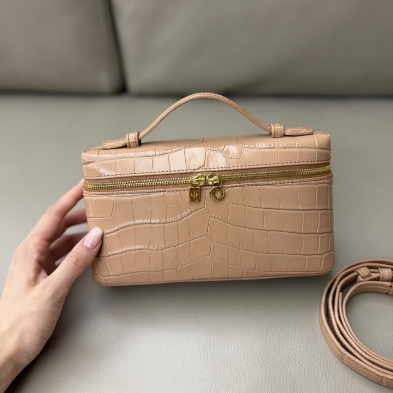 Loro Piana Extra Pocket L19手拿包 型号：FAO6385 尼罗鳄 奶茶色