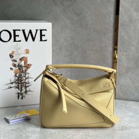 LOEWE puzzle系列荔纹 0189 小鸡黄
