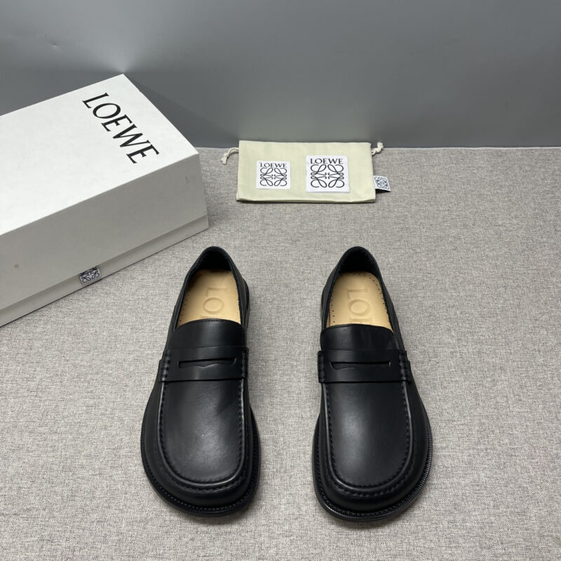 LOEWE 乐福鞋全系列登场
