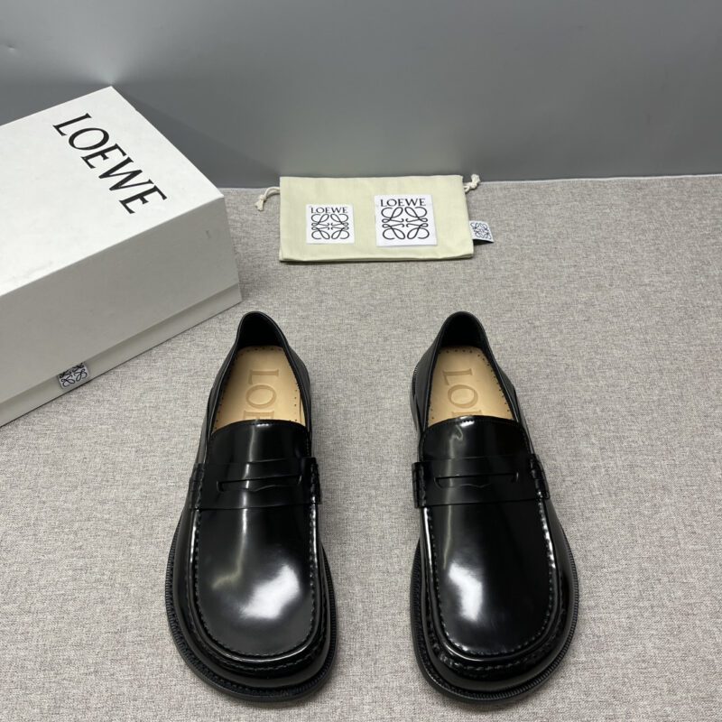 LOEWE 乐福鞋全系列登场