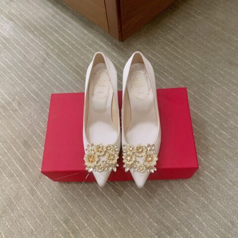 Roger vivier Bouquet Strass 钻扣高跟鞋