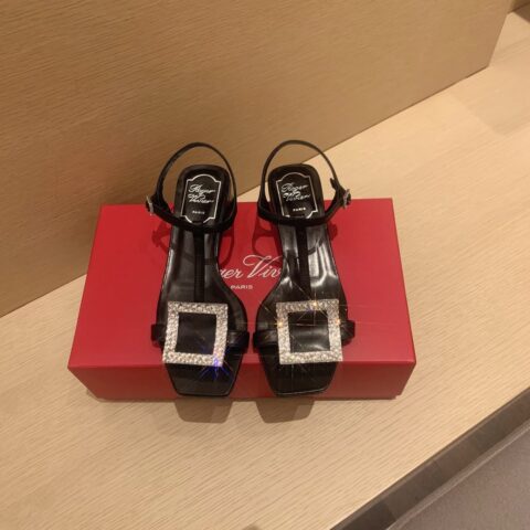 Roger vivier 方扣凉鞋
