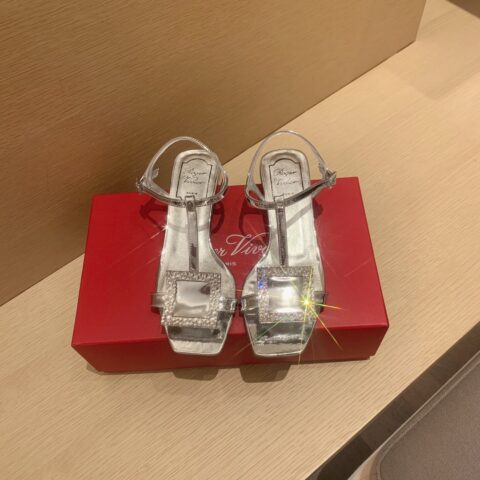 Roger vivier 方扣凉鞋