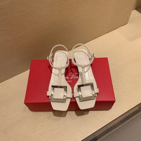Roger vivier 方扣凉鞋