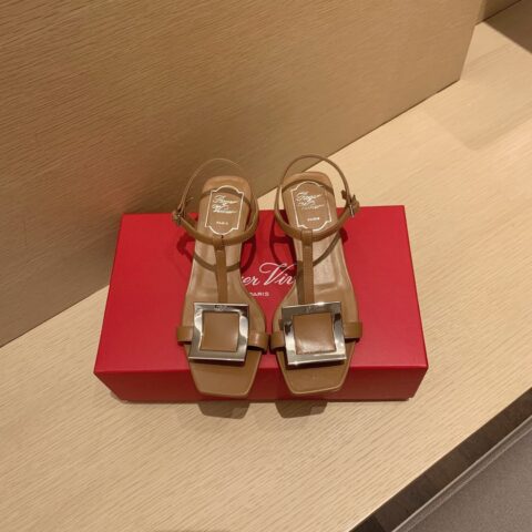 Roger vivier 方扣凉鞋