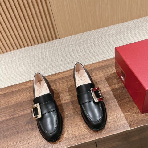 Roger vivier 罗杰维维亚乐福鞋
