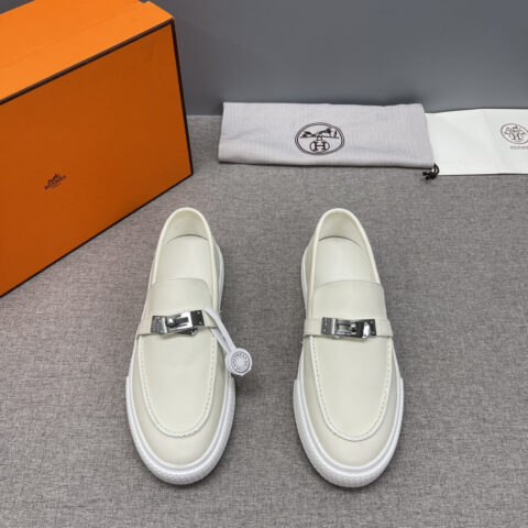 HERMES 黑白两色乐福鞋