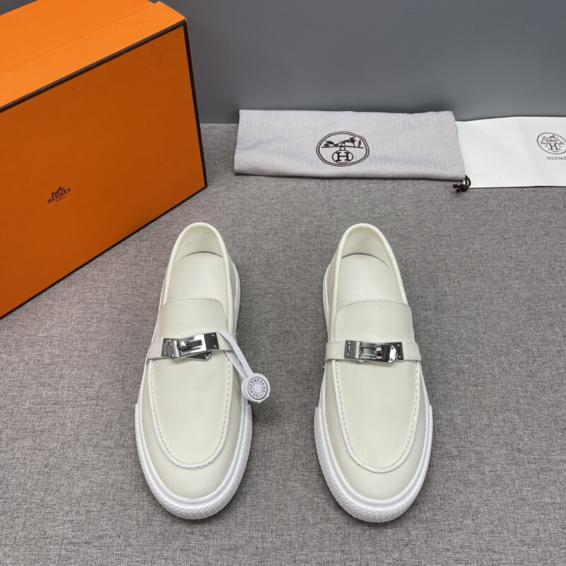 HERMES 黑白两色乐福鞋