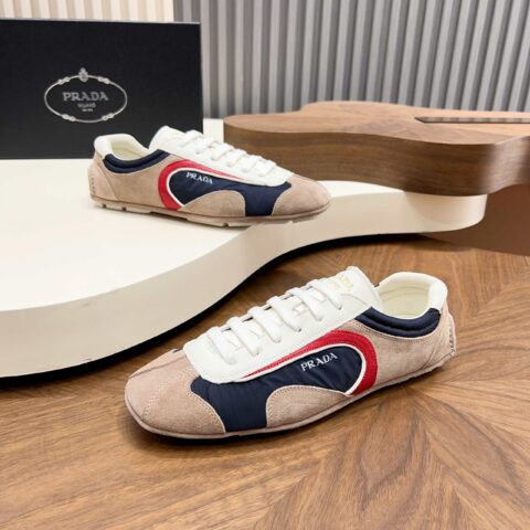 PRADA Montecarlo 男士运动鞋 货号：2E2470B