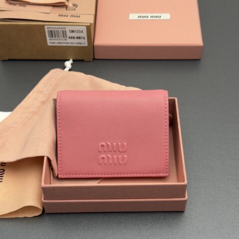 MIUMIU 复古皮革小号钱包 编号:5MV204 海棠粉/植鞣羊皮