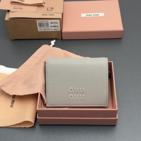MIUMIU 复古皮革小号钱包 编号:5MV204 浅灰色/植鞣羊皮