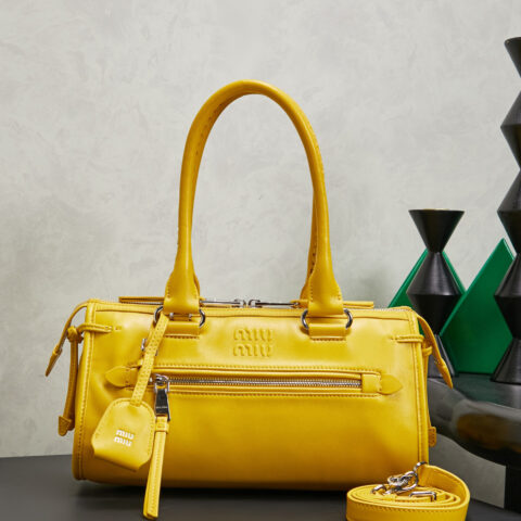MIUMIU 新品机车包手袋 型号5BA332 黄色