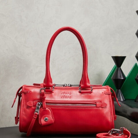 MIUMIU 新品机车包手袋 型号5BA332 红色