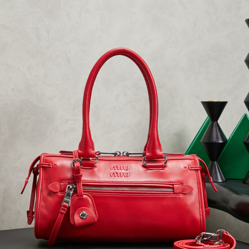 MIUMIU 新品机车包手袋 型号5BA332 红色