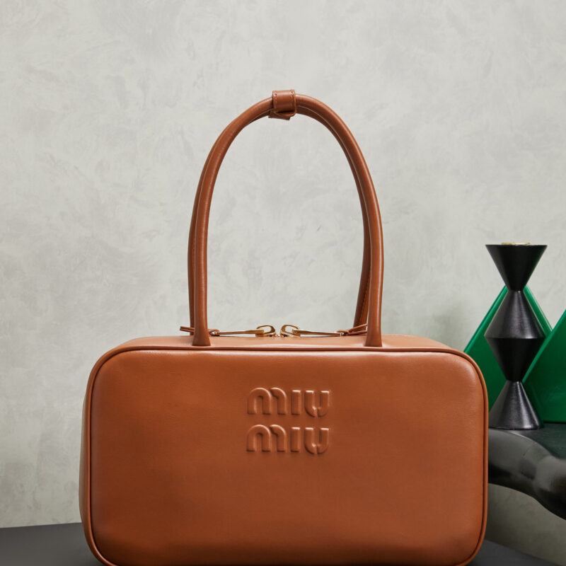 MIUMIU 新尺寸公文包 5BB172 干邑色