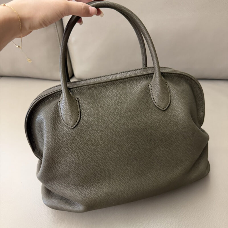 THE ROW Agnse 12 Bag 型号:TR1219 【荔枝纹Masoni】松露灰绿