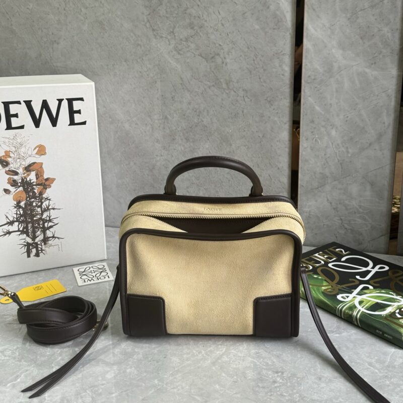 LOEWE 𝐴𝑚𝑎𝑧𝑜𝑛𝑎 180重新诠释 L家传奇手袋 0812