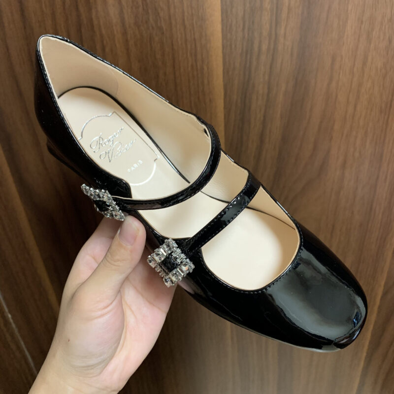 Roger vivier 新款双钻扣玛丽珍