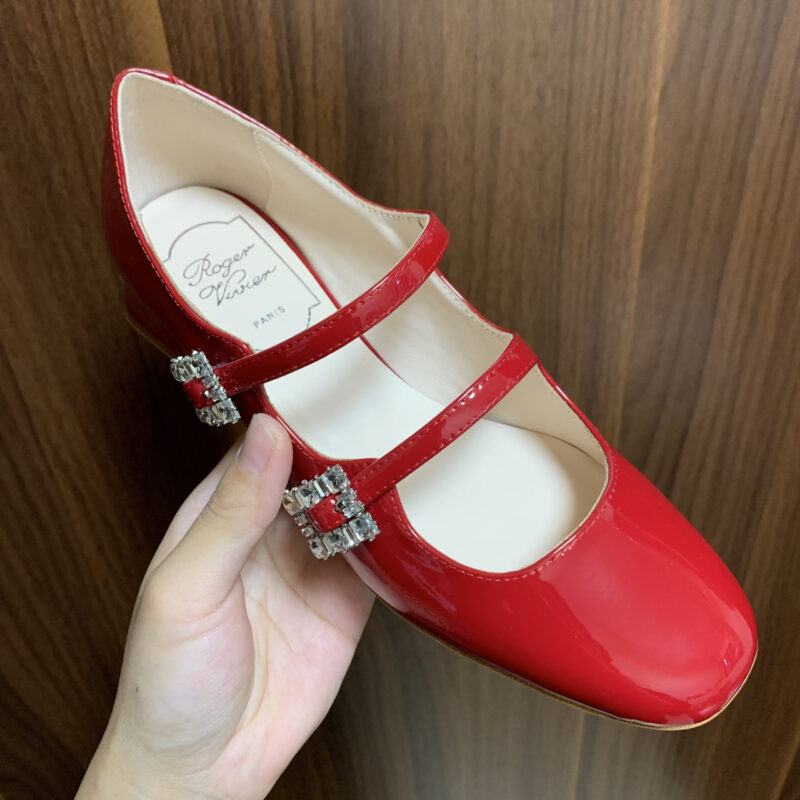 Roger vivier 新款双钻扣玛丽珍