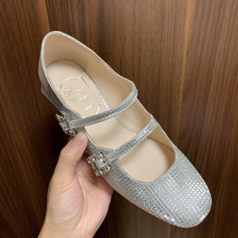 Roger vivier 新款双钻扣玛丽珍
